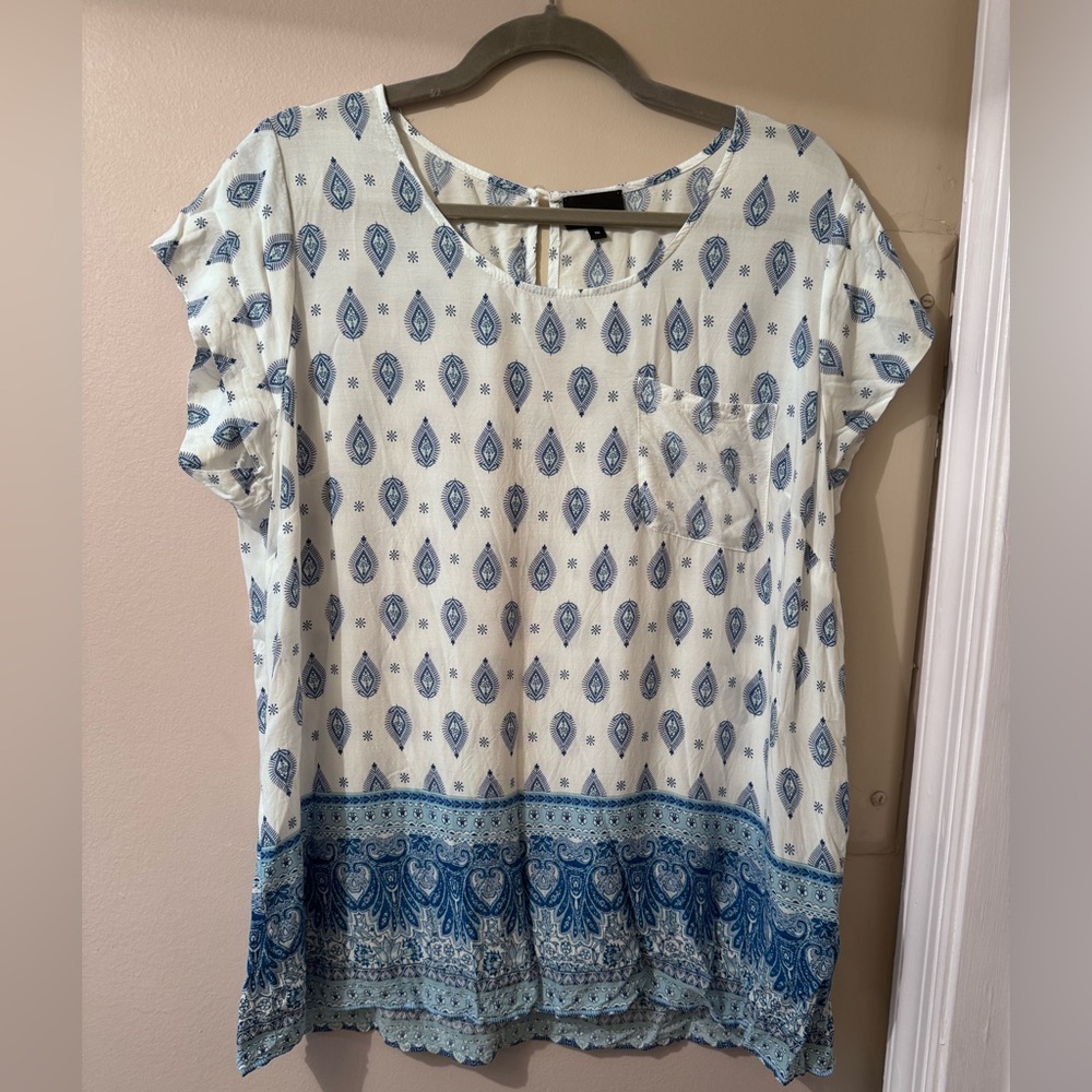 JNY Blue and White Patterned Women's Top